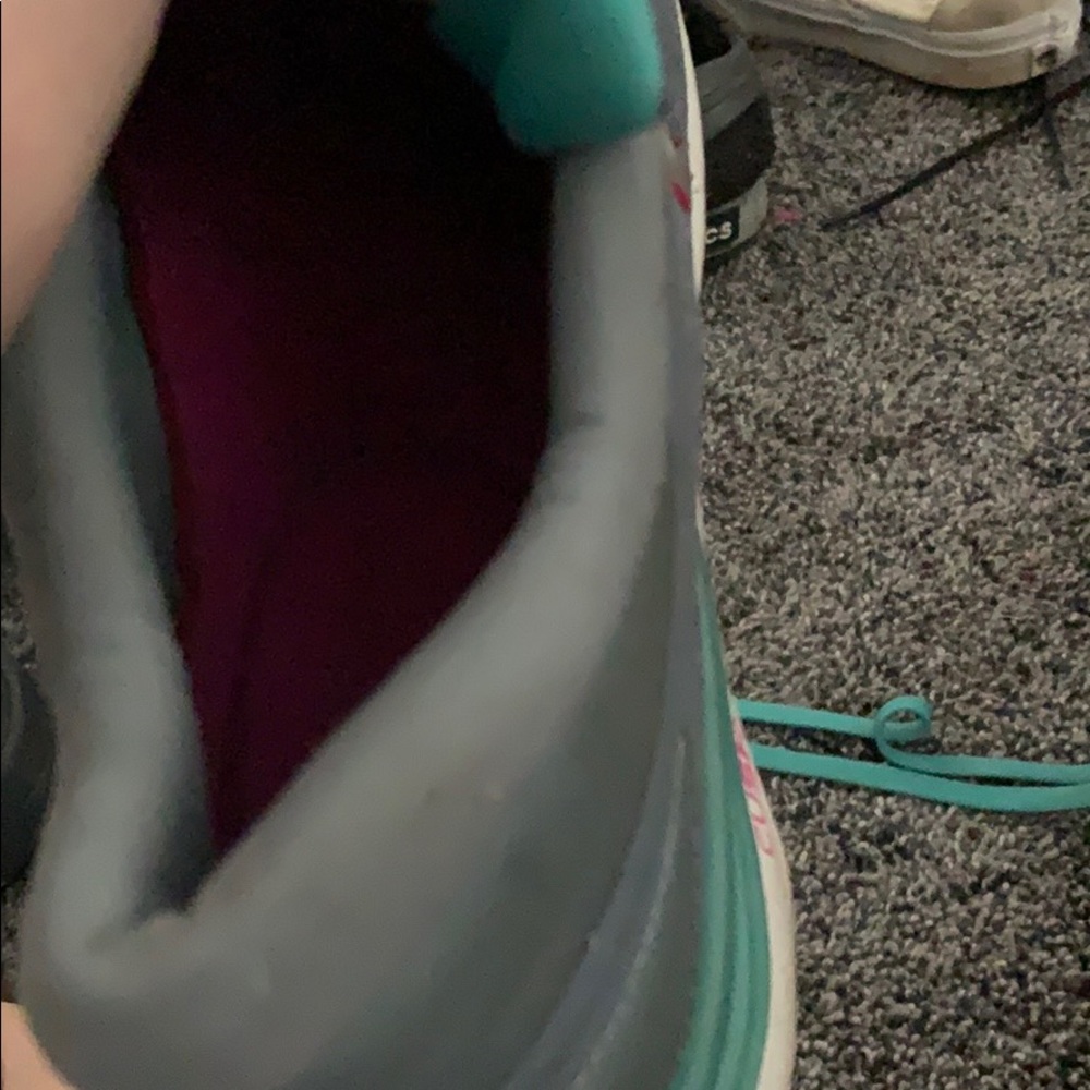 Sneakers - Picture 4 of 4